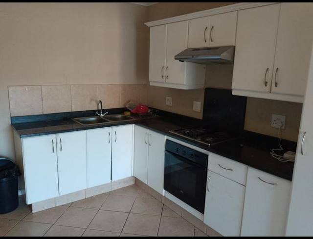 2 BEDROOM PROPERTY TO RENT IN WEST HILL